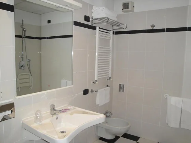 غرفة بسرير مزدوج لذوي الإعاقة، As Hotel Cambiago 3/3