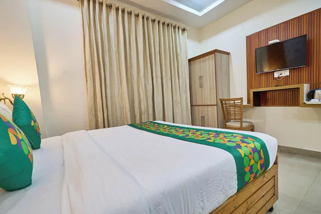 Standard, King Bed, Treebo Roshan House 7/10