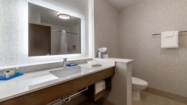 غرفة بسريرين كوين، Holiday Inn Express Suites Marion 2/4