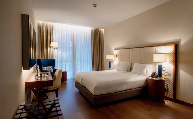 Deluxe, Twin Beds, Balcony, Boeira Garden Hotel Porto Gaia, Curio Collection by Hilton 2/2