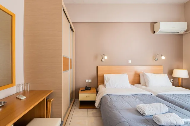 غرفة ثلاثية بسريرين منفصلين مع أريكة، Diros Hotel 9/10