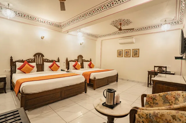 غرفة عائلية، Hotel Umaid Residency 2/3