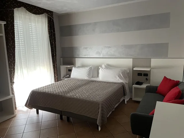 Comfort, Double Bed, Lateral Side Lake View, Balcony, Villa Rosa 3/8