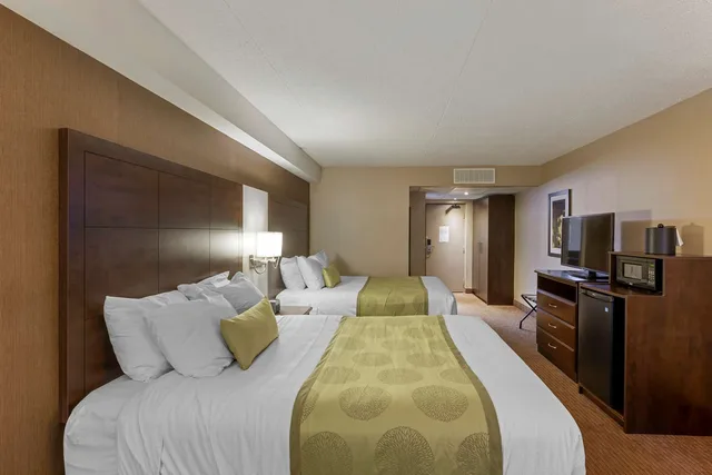 غرفة بسريرين كوين بشرفة، Best Western Plus Leamington Hotel and Conference Centre 1/4