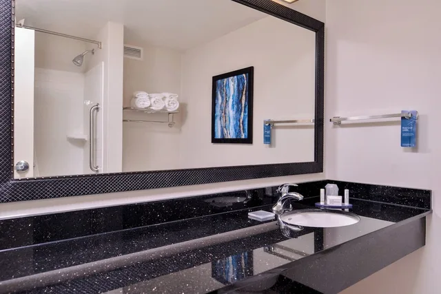 غرفة بسريرين مزدوجين لذوي الإعاقة، Fairfield Inn Suites Raleigh Durham Airport Brier Creek 3/5
