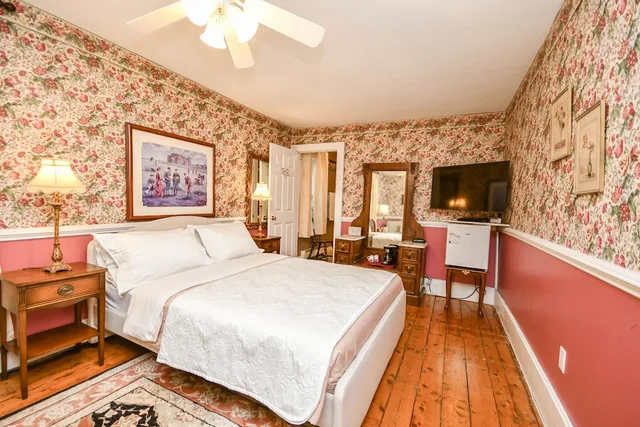 Hideaway, Superior, Queen Bed, Jetted Tub، Surfside Inn 2/5