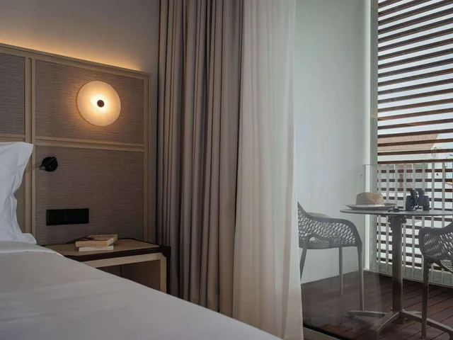 غرفة فاخرة بريفيليج بسرير كينج، Mercure Ponta Delgada Azores 4/10