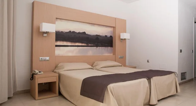 غرفة قياسية بسرير مزدوج بشرفة، Eix Lagotel Holiday Resort 4/9