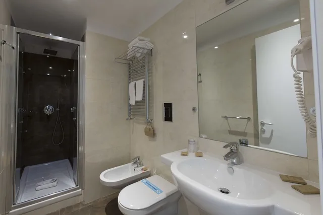 غرفة ديلوكس رباعية، FLORIS HOTEL 5/5