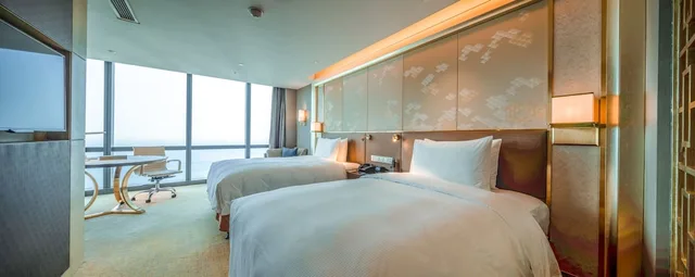 غرفة تنفيذية ركنية بسريرين مزدوجين، Hilton Yantai 2/5