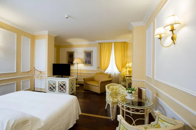 Room, Quadruple, Queen Bed, Sofa, Palazzo Alabardieri 1/4