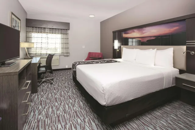 غرفة بسرير مزدوج، La Quinta Inn & Suites by Wyndham Amarillo Airport 1/2