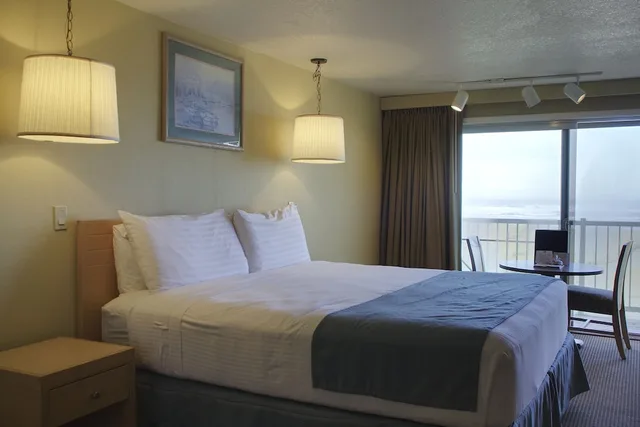 غرفة بسرير كينج بإطلالة على البحر، Hi Tide Oceanfront Inn 2/5