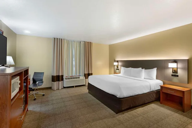 Room, King Bed, Accessible, Comfort Inn Richfield I-70 2/4