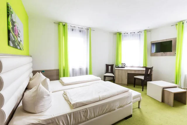 غرفة سوبيريور ثلاثية، Bavaria Hotel Superior 2/9