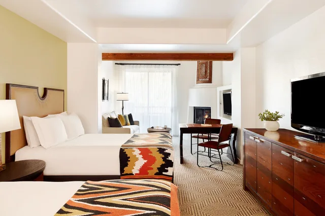 جناح جونيور بسريرين كوين، Enchantment Resort 1/2