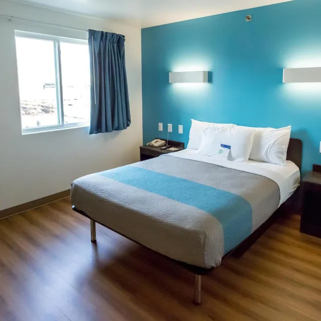 غرفة بسرير كوين لذوي الإعاقة، Motel6 Pottstown, PA 1/10