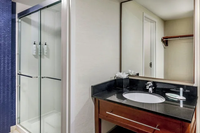 غرفة بسرير كينج مع أريكة لذوي الإعاقة، Fairfield Inn Portsmouth Seacoast 3/4