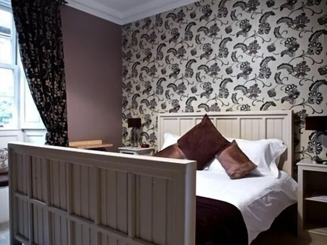 Room, King Bed, The Sun Inn 2/2