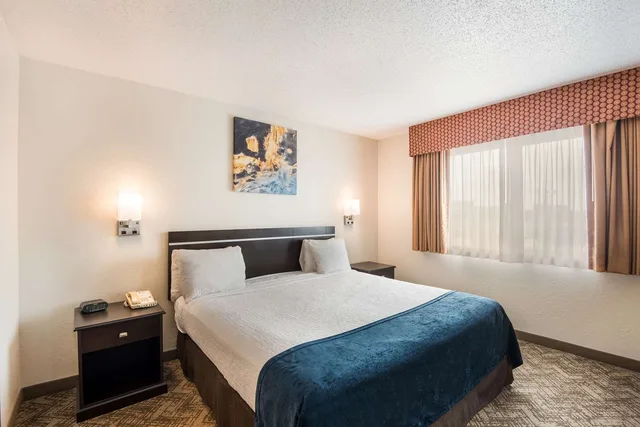 Mini, Suite, King Bed, Sofa، Best Western Mt Pleasant Inn 1/2