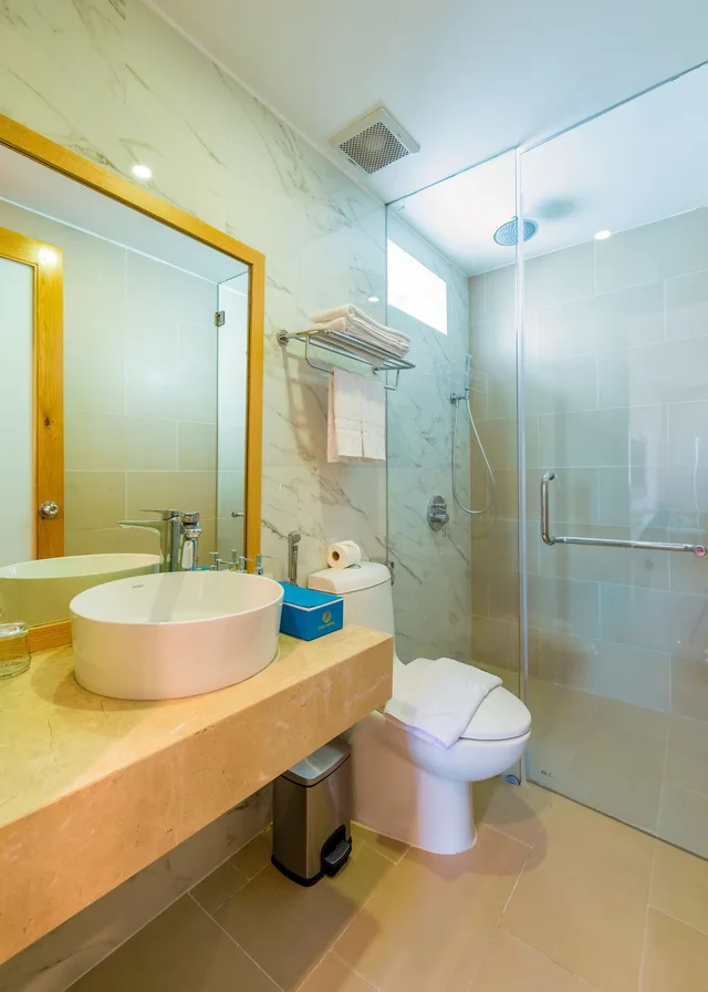 غرفة بريميير بسريرين كوين بإطلالة على المدينة، Kova Diamond Hotel Da Nang 6/7