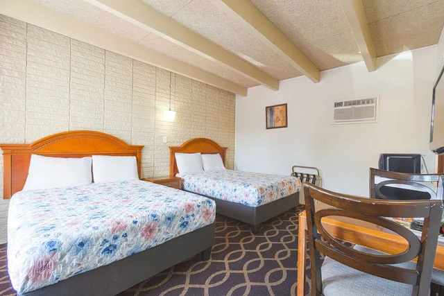 2 Full Beds Non-Smoking، Sonrise Inn Lincoln Hwy By OYO 2/10