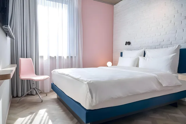 Urban, Basic, Queen Bed, URBAN LOFT Cologne 2/2
