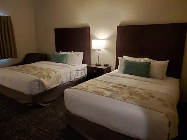 Room, 2 Queen Beds, Cobblestone Suites Oshkosh 3/8