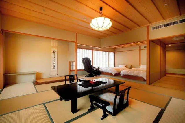 غرفة يابانية بسريرين منفصلين وفرشتي فوتون، Kotohira Onsen Kotosankaku 2/2