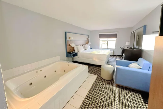 استوديو ديلوكس بسرير كينج، AmericInn by Wyndham Reedsburg 1/1