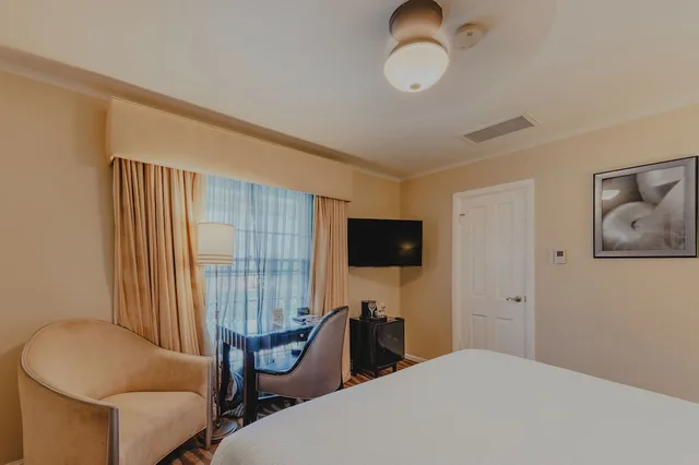 Room, King Bed, Pool Side، Coast Village Inn - Santa Barbara 3/6