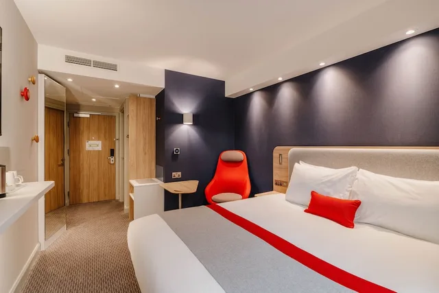 Standard, Queen Bed, Top Floor, Holiday Inn Express Liverpool Central an IHG Hotel 1/4