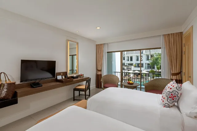 غرفة ديلوكس بإطلالة على المسبح بشرفة، Sawaddi Patong Resort & Spa 2/2