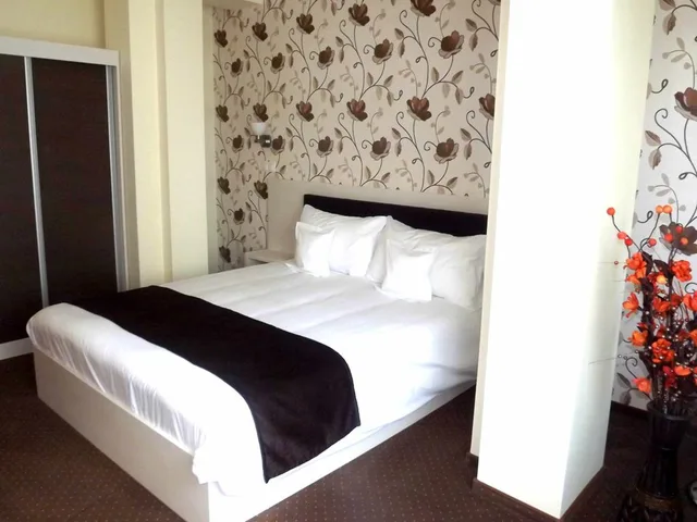 Superior, Double Bed, West Plaza Hotel 1/2