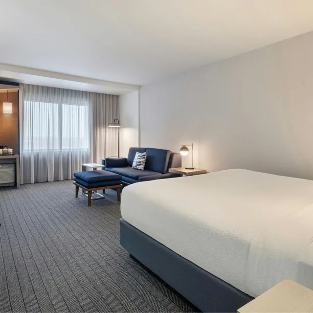 Room, King Bed, Sofa, High Floor, Courtyard Redwood City 1/7
