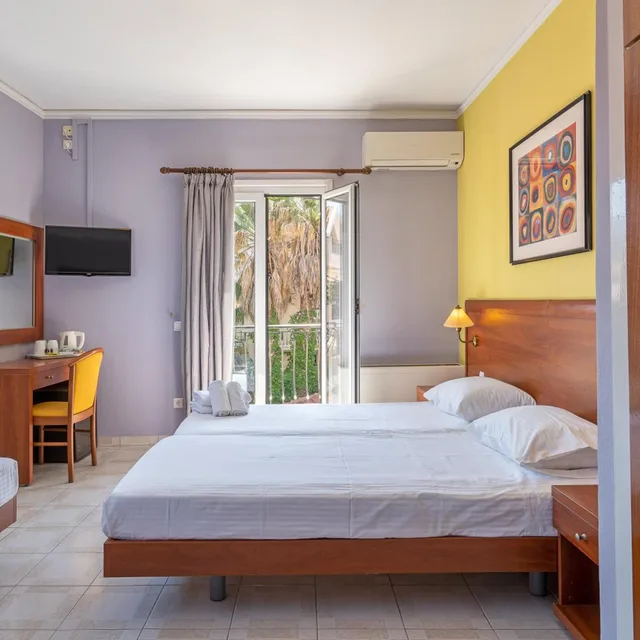 غرفة ثلاثية، Mirabel City Center Hotel 1/10