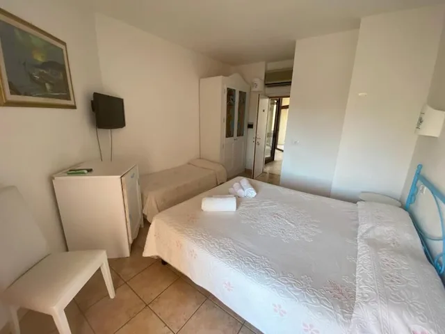 غرفة ثلاثية بسرير مزدوج وسرير فردي، PALAU CITY HOTEL 1/1