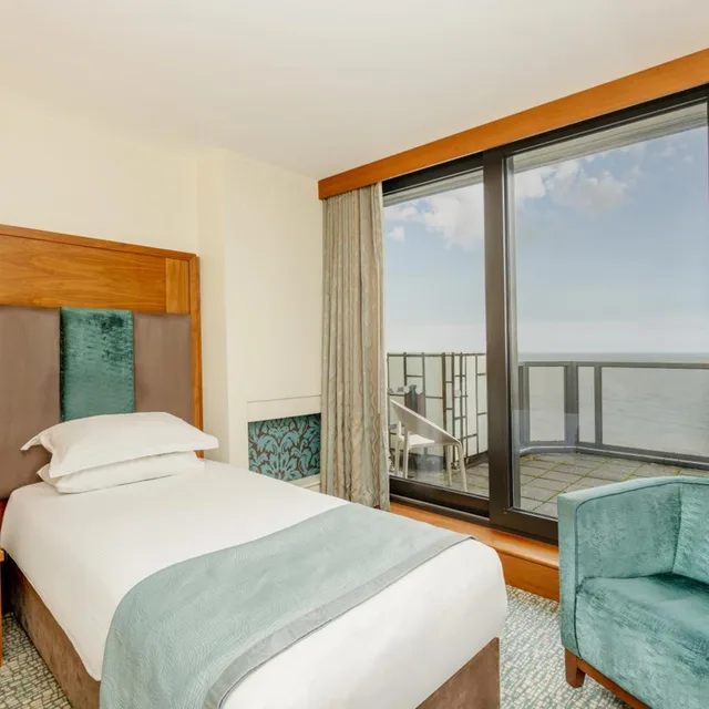 غرفة بريميوم مفردة بشرفة، The View Hotel 1/6