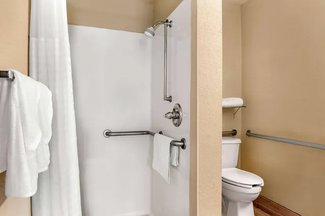 جناح بسرير كينج لذوي الإعاقة، Days Inn Suites By Wyndham Rocky Mount Golden East 6/7