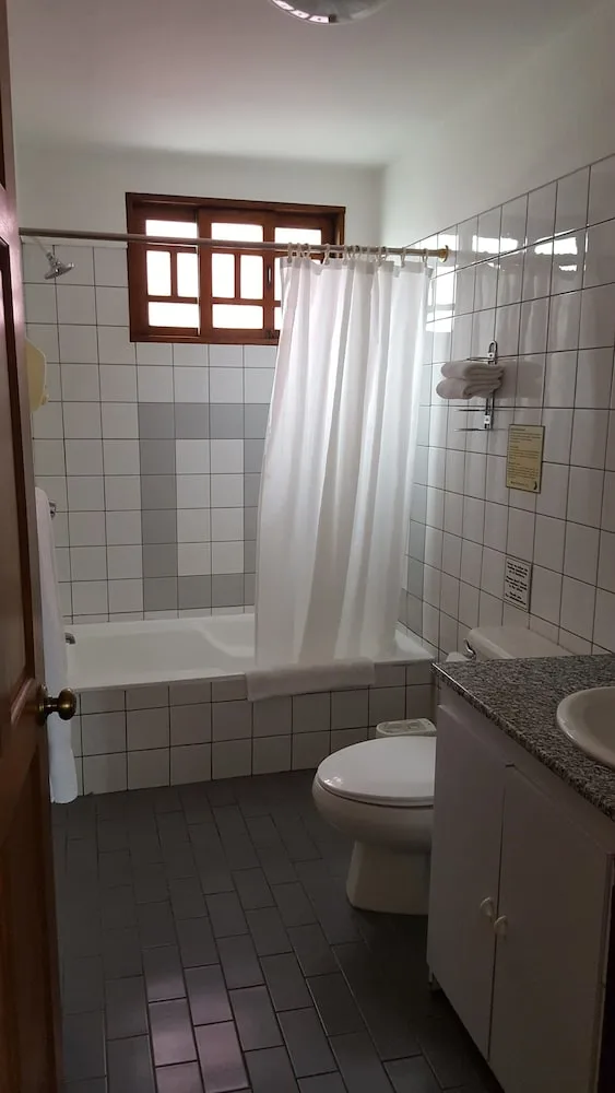 جناح بسرير كينج، Fleur De Lys Hotel 10/10