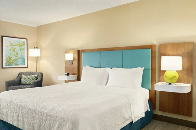 استوديو بسرير كينج مع أريكة لذوي الإعاقة، Hampton Inn Portland Airport 1/3