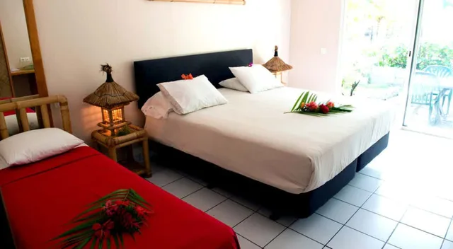 غرفة قياسية ثلاثية بسرير كوين وسرير فردي، Hotel Hibiscus 1/9
