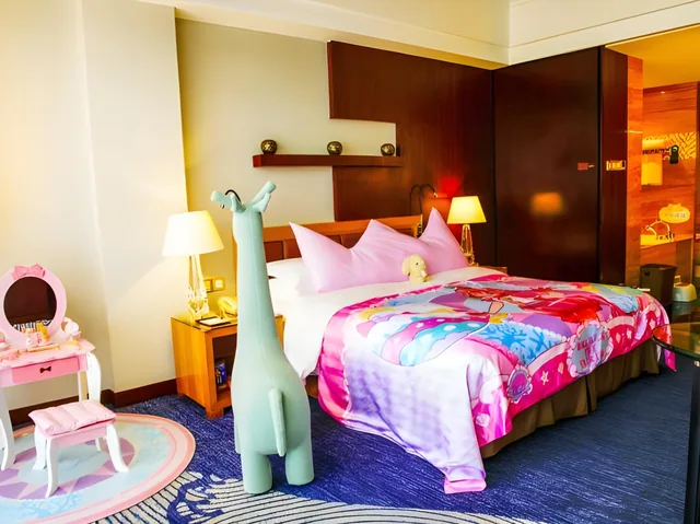 غرفة ديلوكس بسرير كوين بإطلالة على البحر، Zhuhai Charming Holiday Hotel 1/1