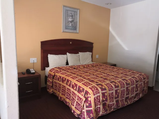 غرفة بسرير كينج للمدخنين، Scottish Inn & Suites IAH West 1/2