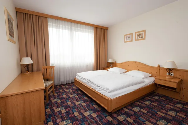 غرفة بسرير كوين، HOTEL PARTNER 2/4