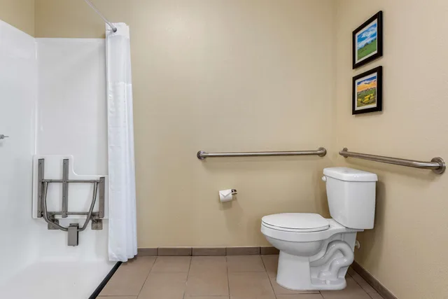 جناح بسريرين كوين مع أريكة، Comfort Suites Dry Ridge 3/4