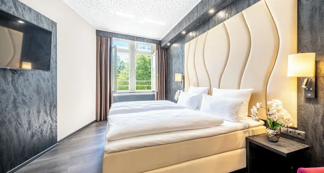 Room, 2 Double Beds, Xl، Plaza Premium Schwerin 2/5