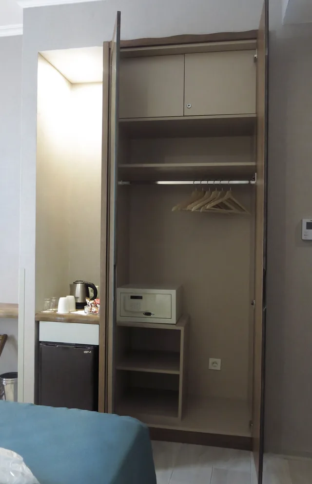 غرفة عائلية بسرير كينج وسرير كوين بإطلالة على البحر، Galatahan Hotel 3/3