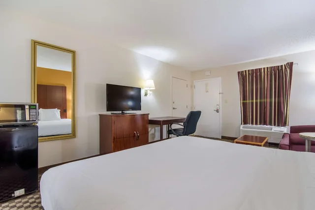 غرفة بسرير كينج للمدخنين، Americas Best Value Inn Wadesboro 1/3