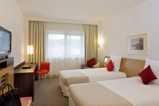Superior, Twin Beds, Accessible, Novotel Liverpool Centre 2/4